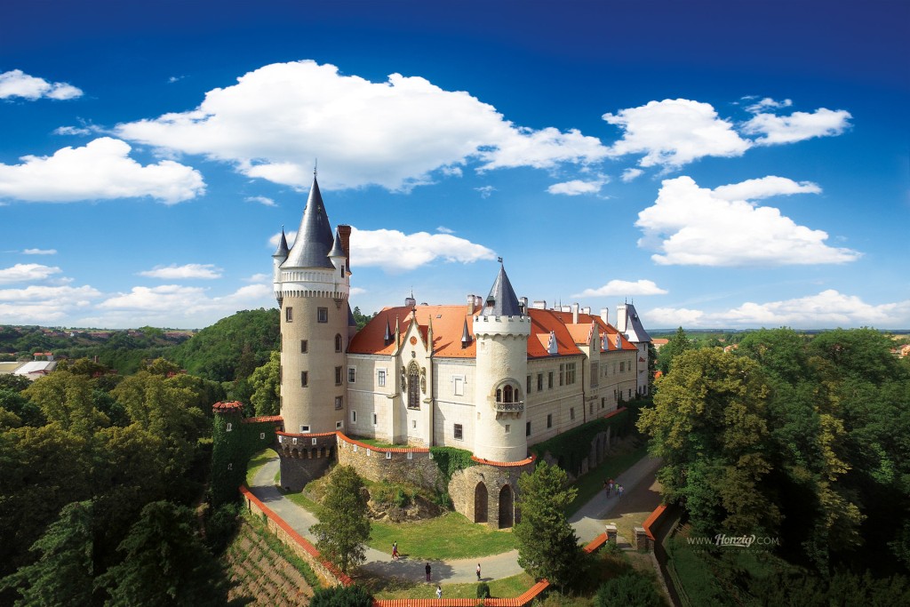 Zámek Žleby z dronu