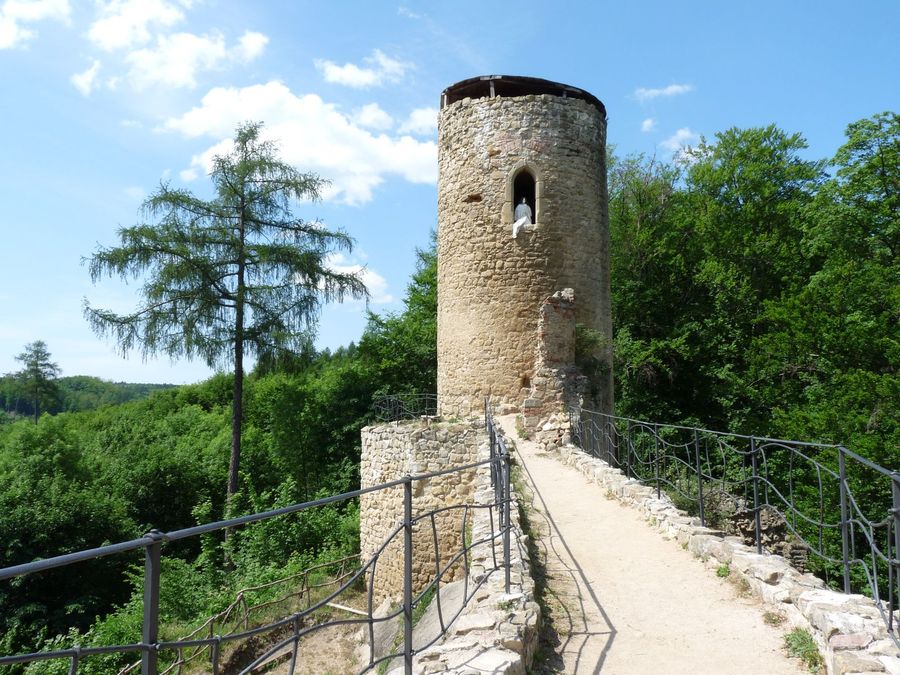 ZŘÍCENINA HRADU CIMBURK U KORYČAN