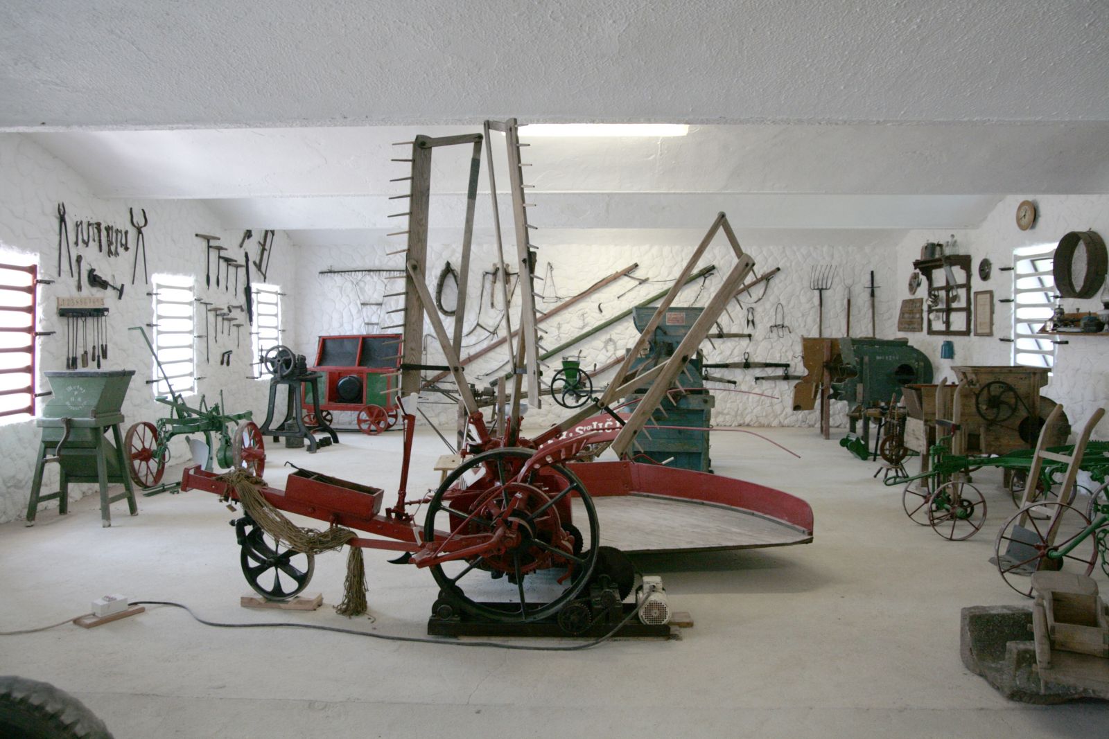 MUZEUM TRAKTORŮ A ZEMĚDĚLSKÉ TECHNIKY CHOTOUŇ