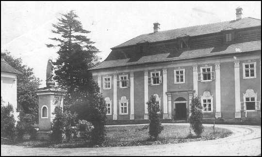 ZÁMEK ROPICE