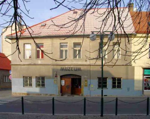 VLASTIVDN MUZEUM V NYMBURCE