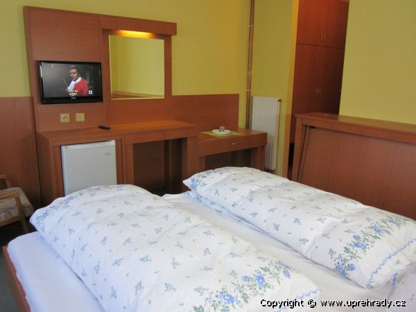 HOTEL-PENZION U PEHRADY NA MORVCE