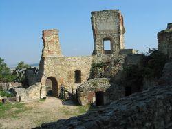 Torzo pvodn brny do nejstar historie hradu