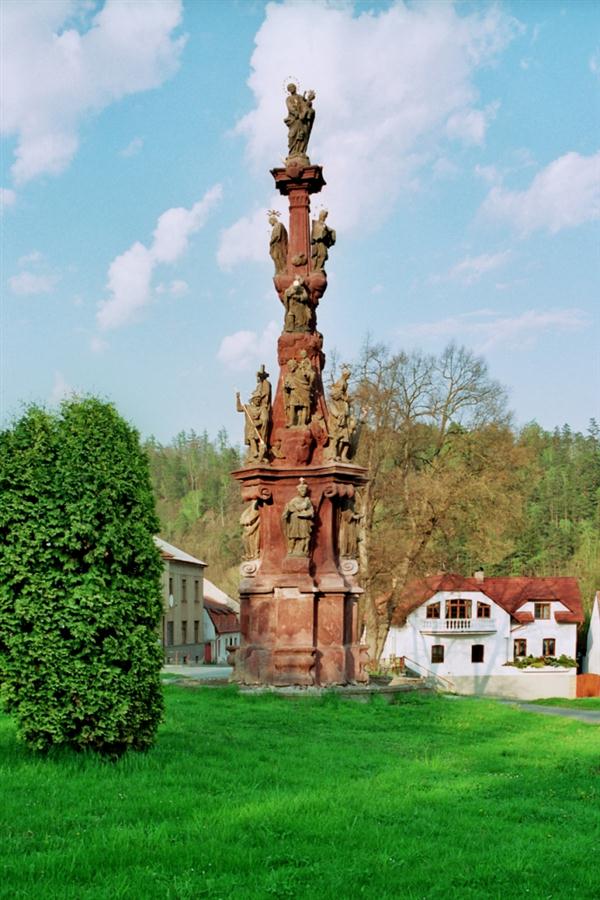 ZÁMEK KÁCOV