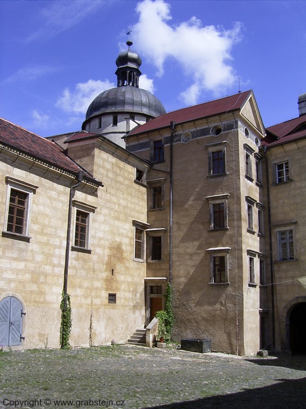 HRAD A ZÁMEK GRABŠTEJN